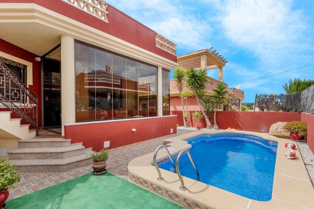 Property photo 2 of 20