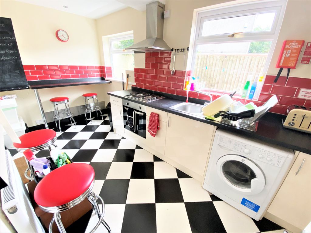 Property photo 1 of 9 Image00010
