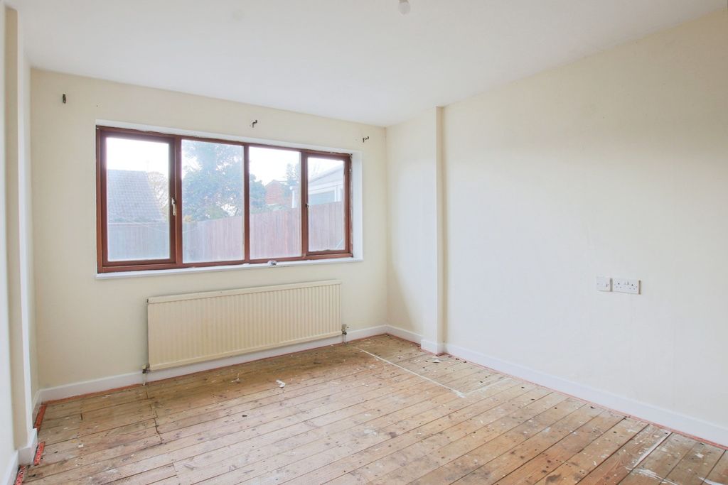 Property photo 3 of 8 4504773