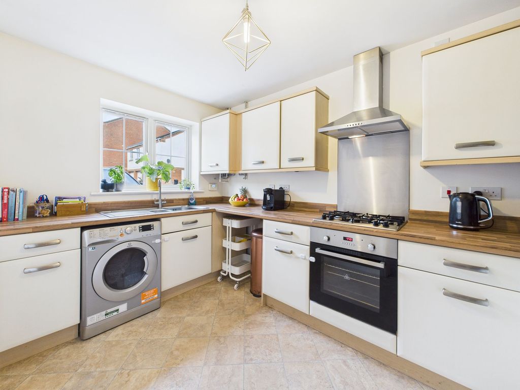 Property photo 3 of 20 Kitchen