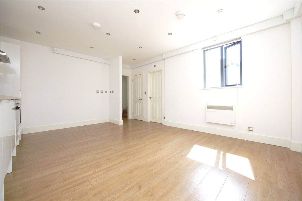 Property photo 2 of 7 Picture No. 13