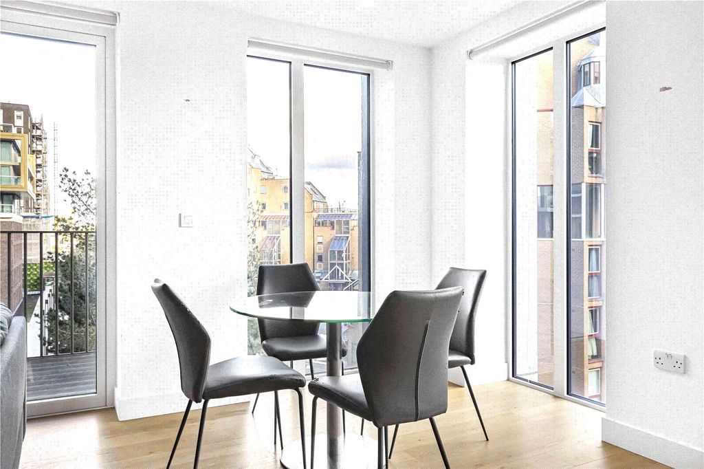 Property photo 2 of 24 Picture No. 14