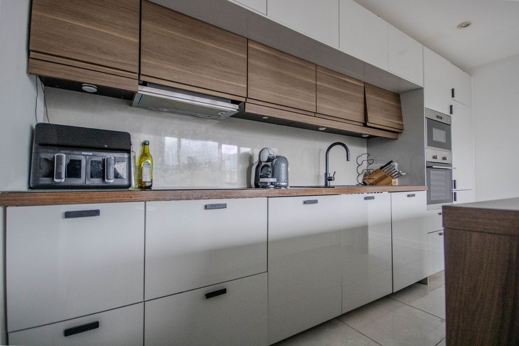 Property photo 2 of 29