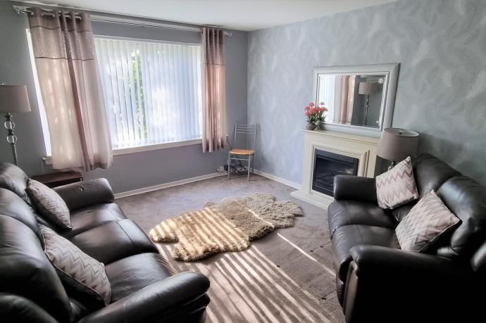 Property photo 3 of 13 Lounge