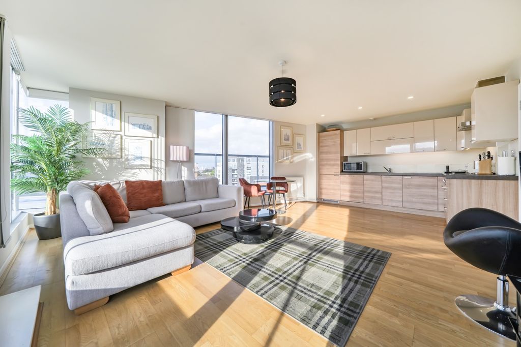 Property photo 2 of 16 5702114