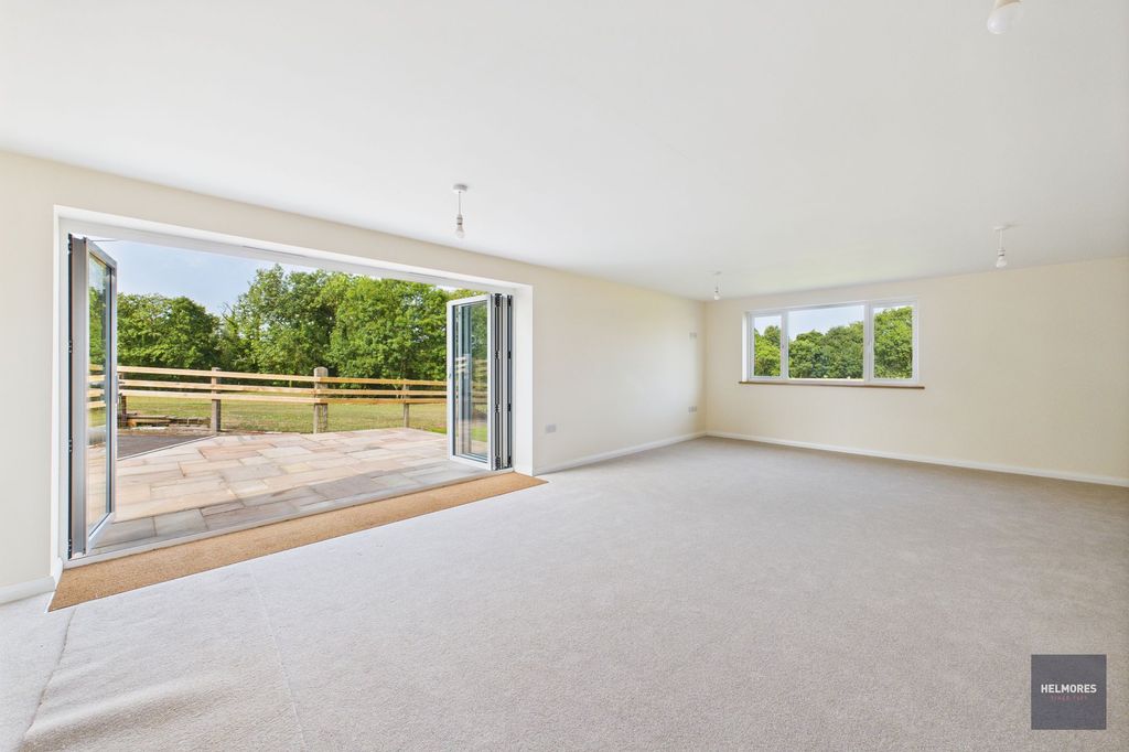 Property photo 3 of 32