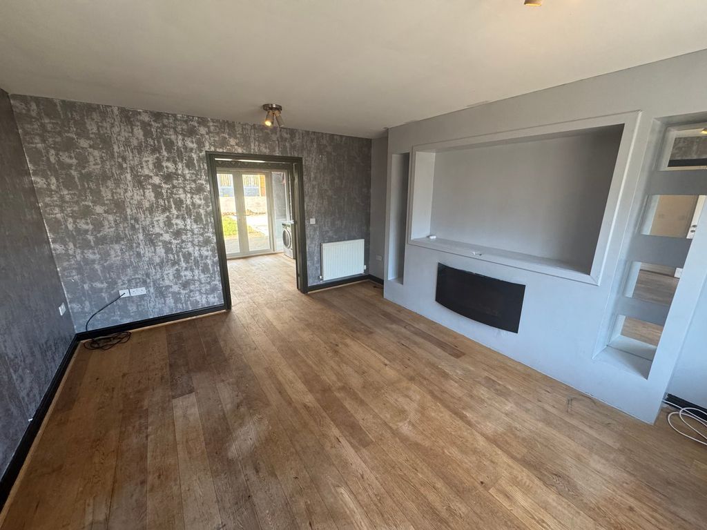 Property photo 3 of 31