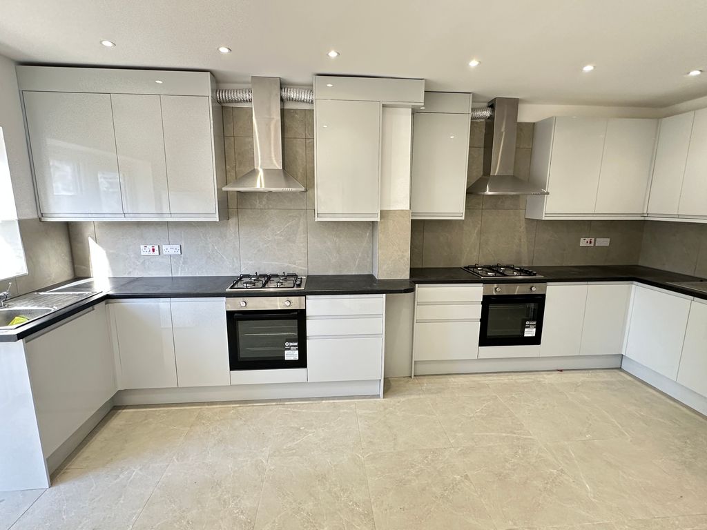 Property photo 3 of 33