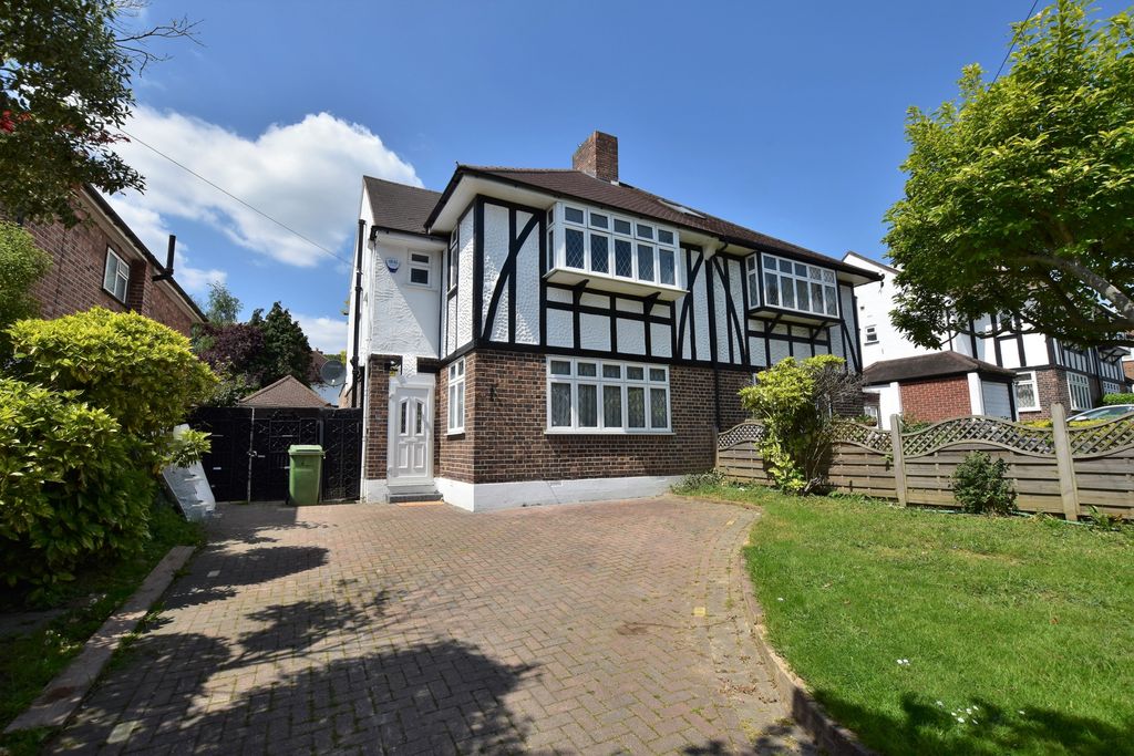 Property photo 1 of 12 External