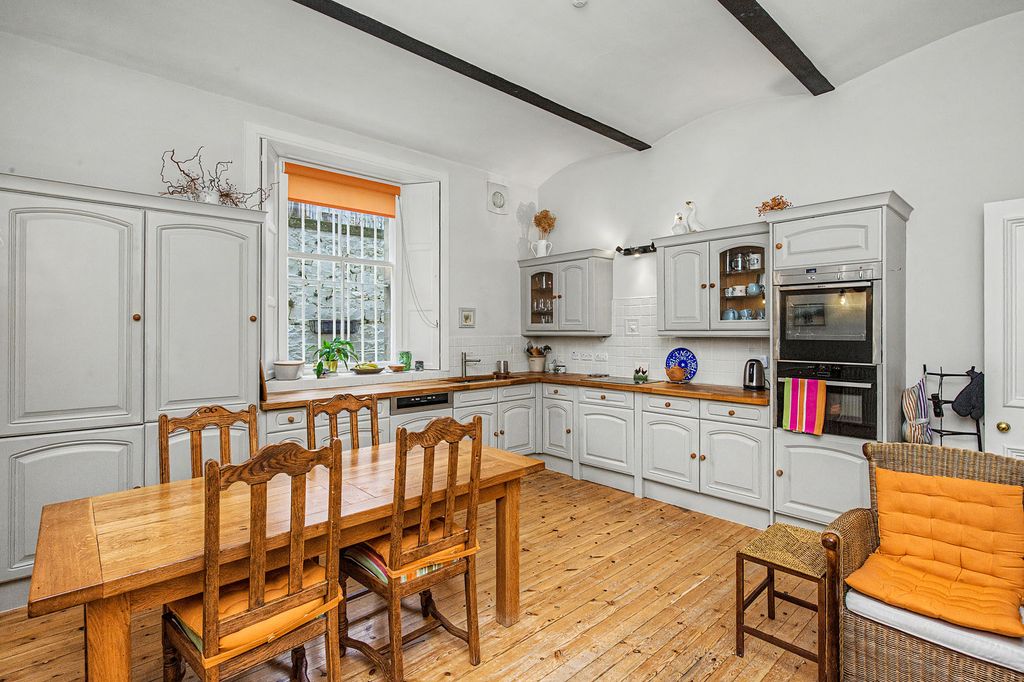 Property photo 3 of 16 Property Image 3