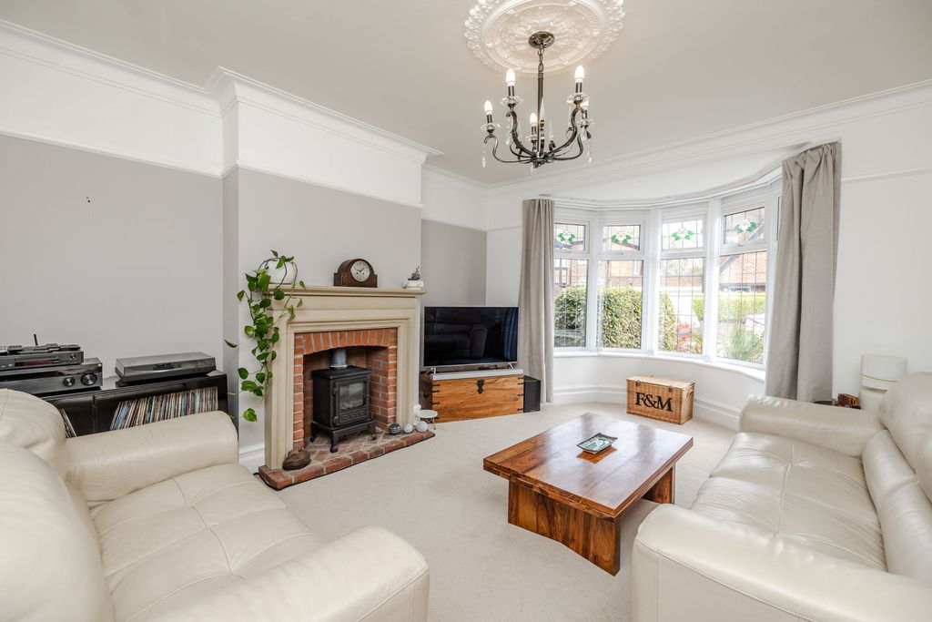 Property photo 3 of 29 21Woolsingtongardensne138Ap-14