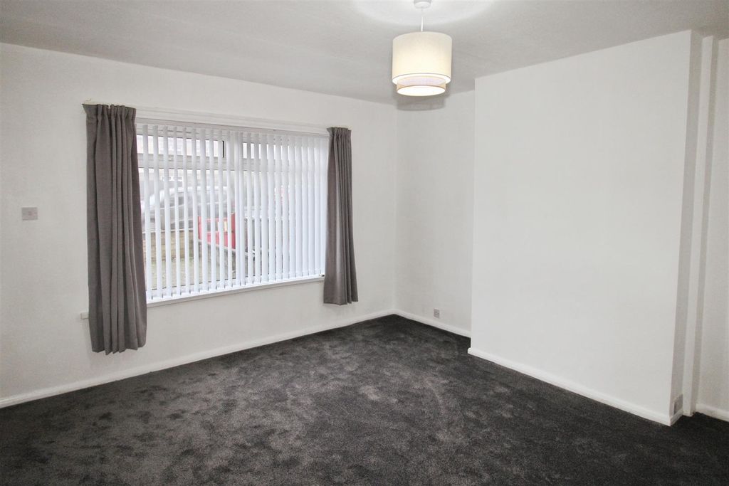 Property photo 2 of 18 Living Room