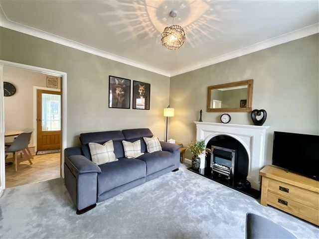 Property photo 3 of 19 Lounge