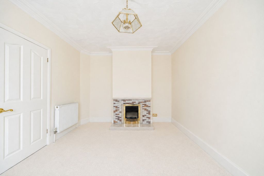 Property photo 2 of 25