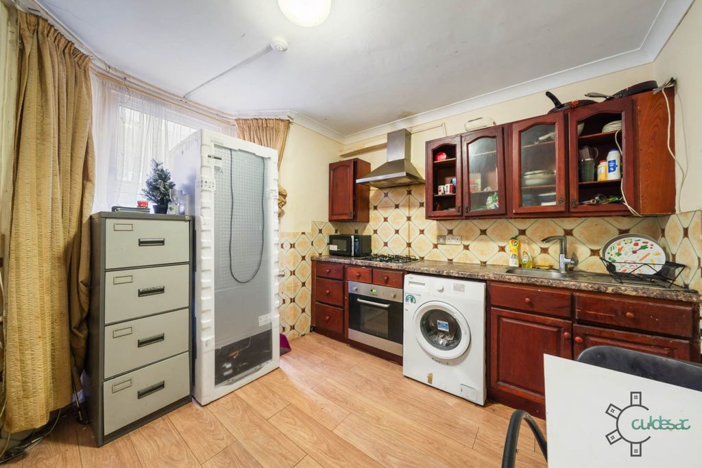 Property photo 2 of 12