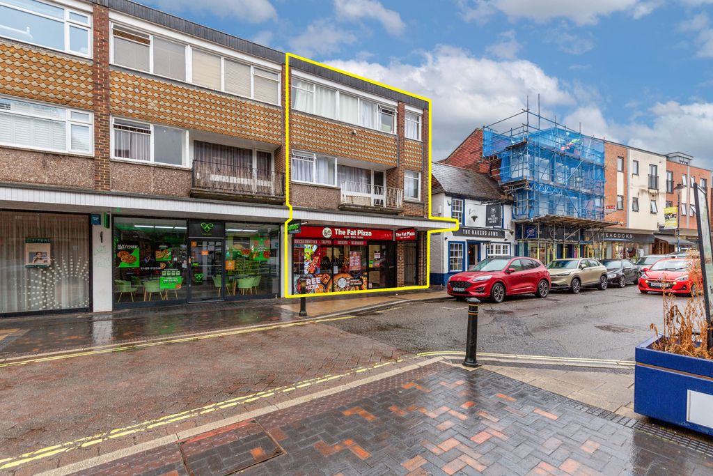 Property photo 1 of 13 34A High Street, Alton, Hampshire Gu34 1Bd