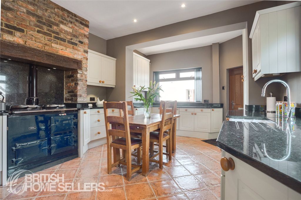 Property photo 2 of 31 Picture No. 30