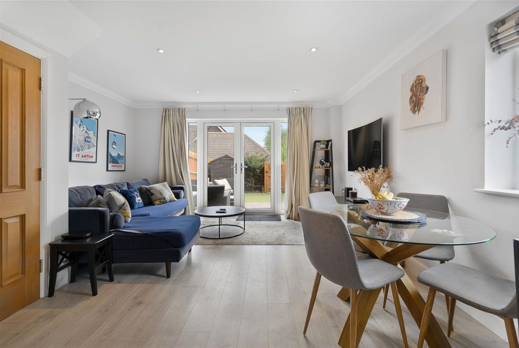 Property photo 3 of 12