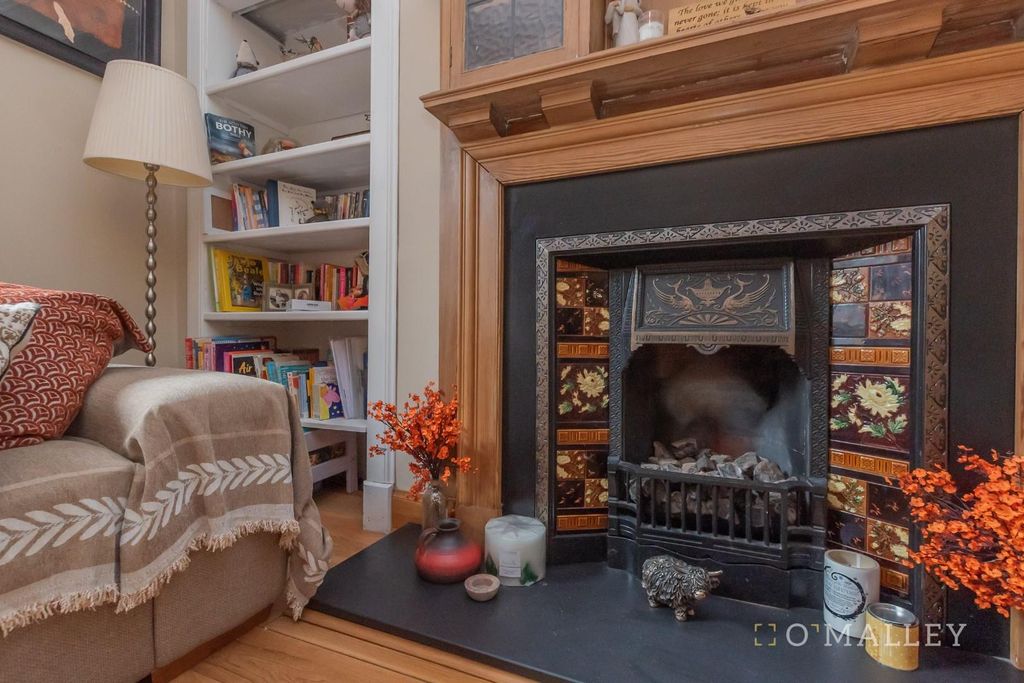 Property photo 3 of 13 Living Room