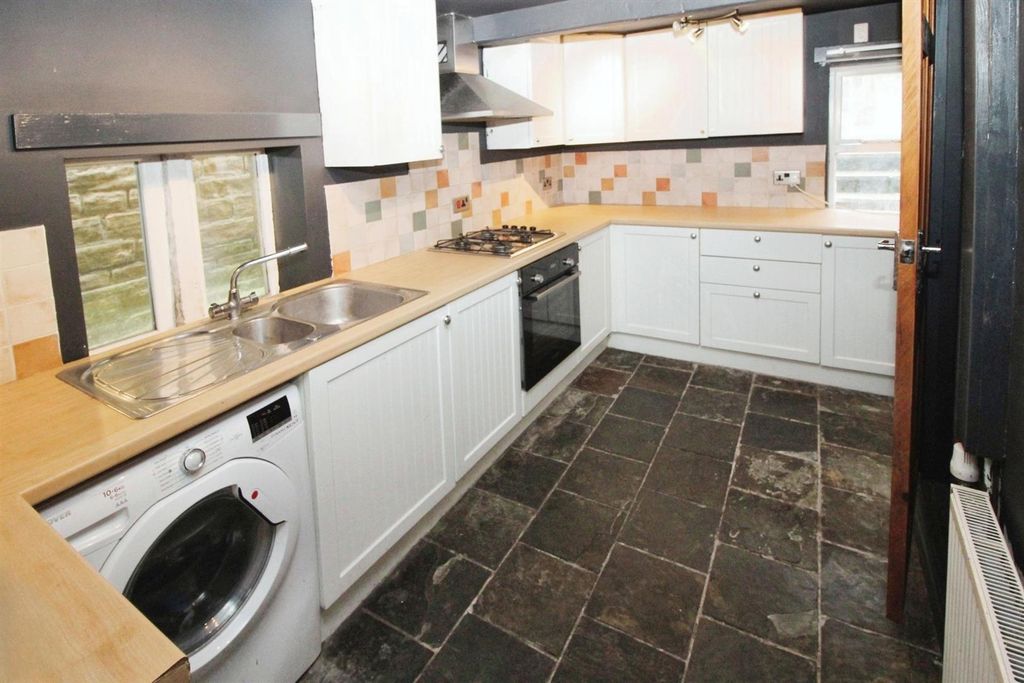 Property photo 2 of 12 Kitchen