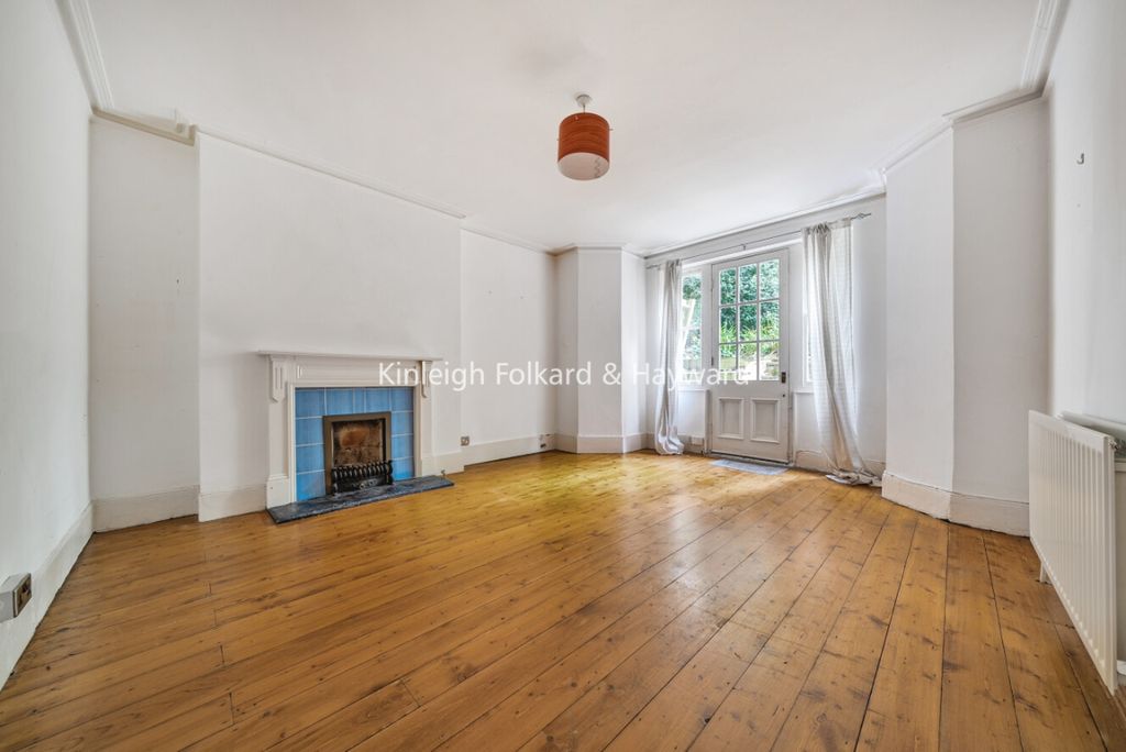 Property photo 2 of 8 F5Ad8dcc-5388-4Be7-A