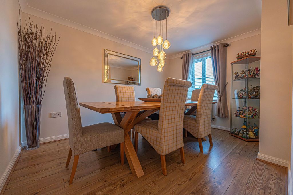 Property photo 3 of 34