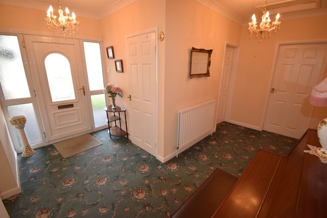 Property photo 2 of 32 Entrance Hall