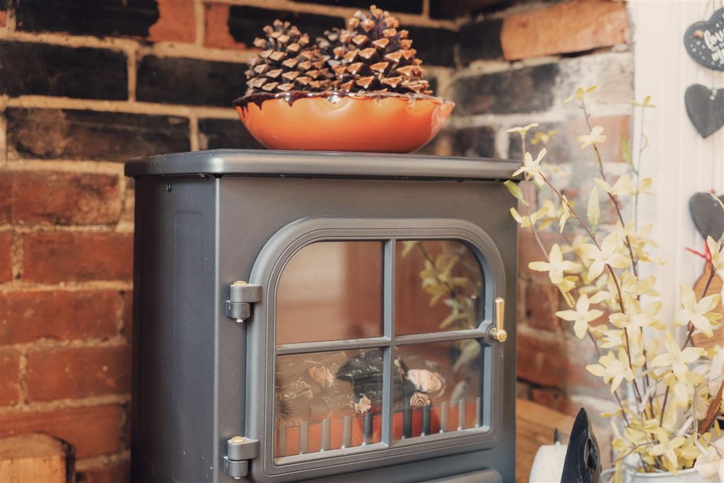 Property photo 1 of 12 Pearce Rd-09.Jpg