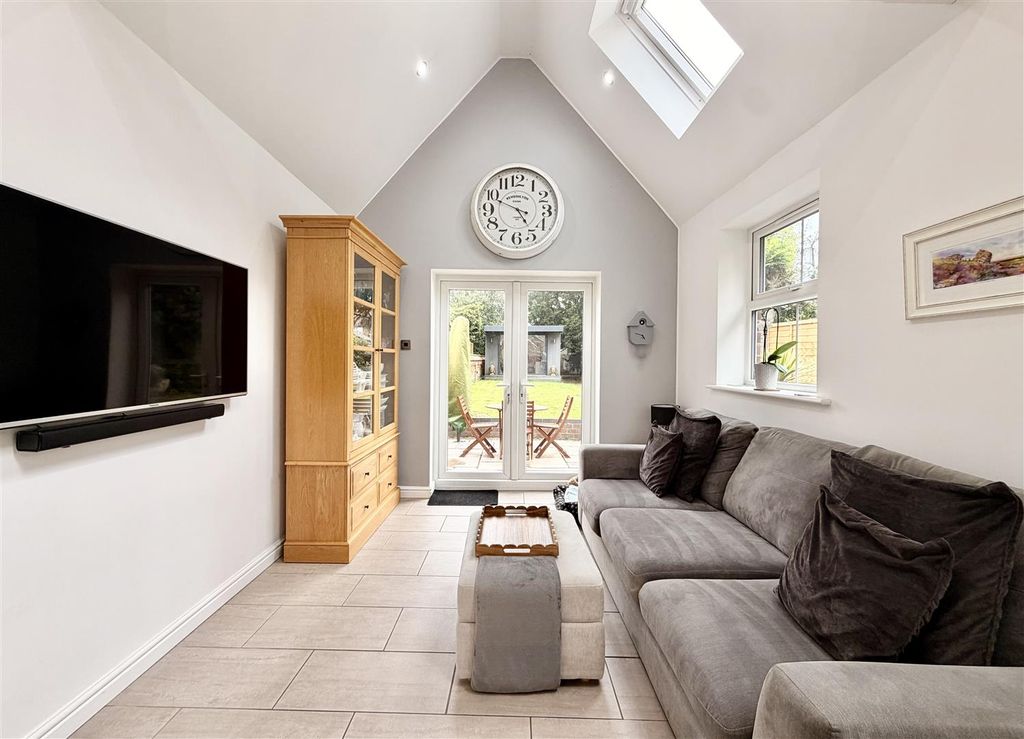 Additional image 11 of 5 bed town house for saleHerrick Road, Loughborough LE11
