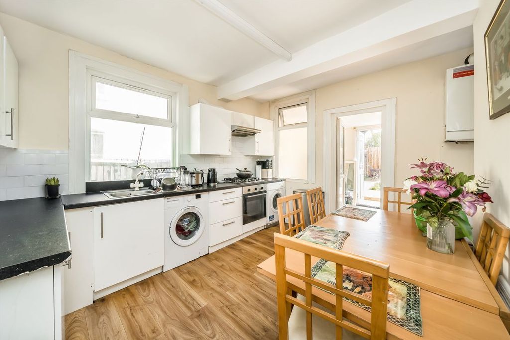 Property photo 3 of 4