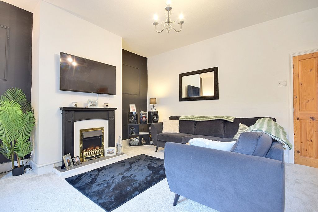 Property photo 3 of 17 Rosebery Ewemove Elland (1)