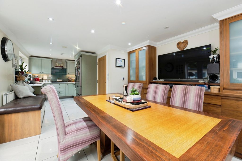 Property photo 2 of 16 Pbox-Img.Jpg
