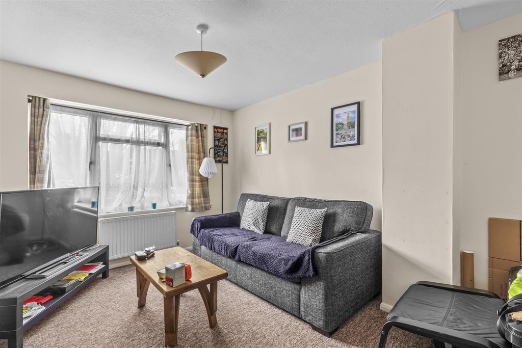 Property photo 3 of 15 146B Lounge.Jpg