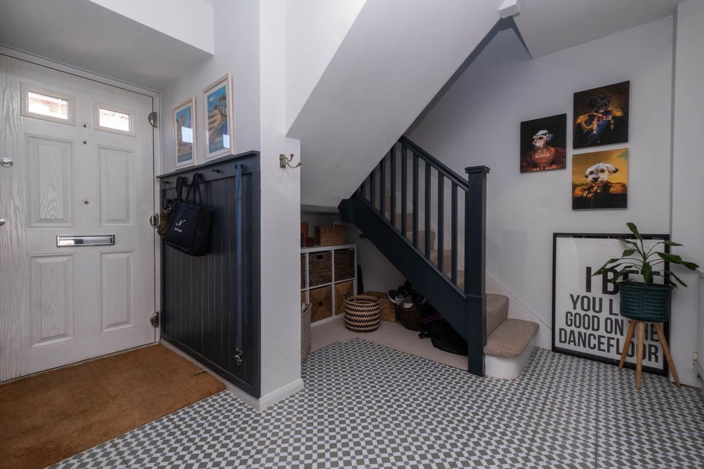 Property photo 2 of 21