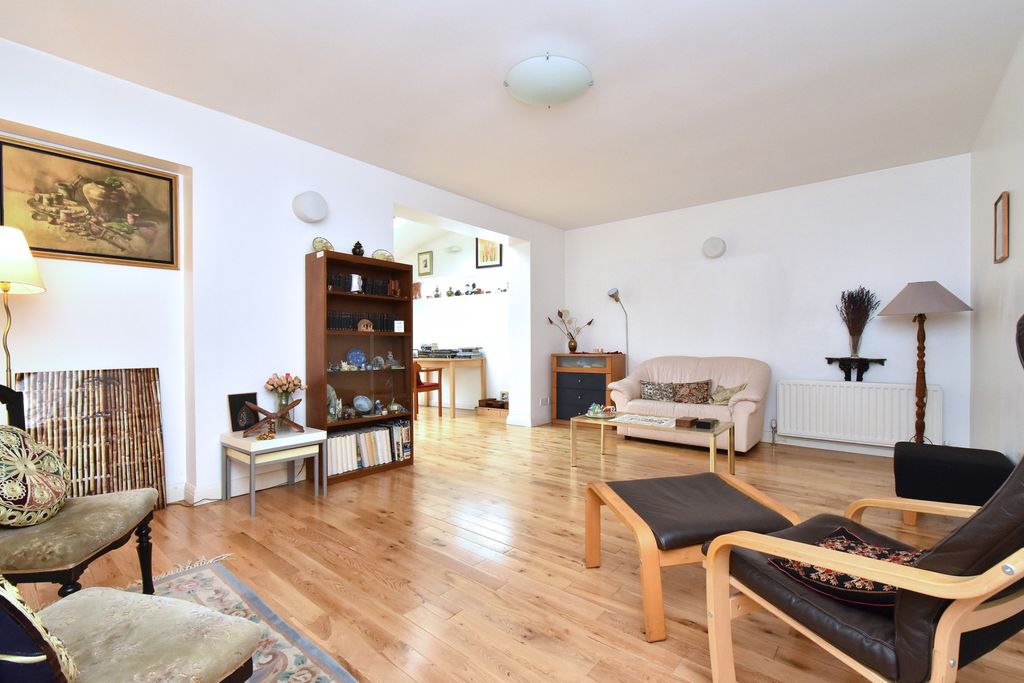 Property photo 3 of 13