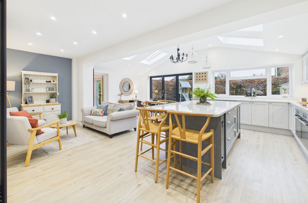 Property photo 2 of 31 Cam02519G0-Pr0386-Still019