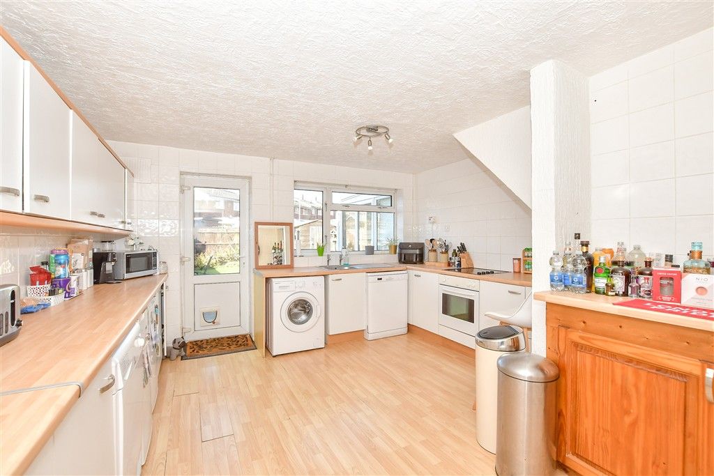 Property photo 3 of 12 Kitchen