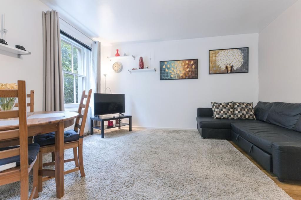 Property photo 1 of 14 Living / Dining Room