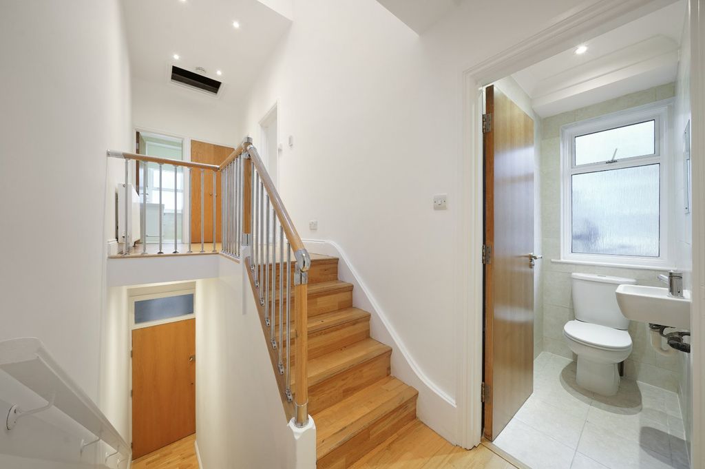 Property photo 3 of 17 Picture No. 16