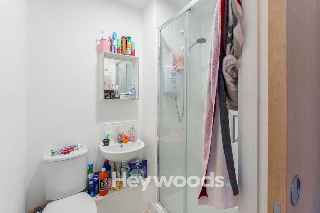 1 bed flat for saleThe Midway, Keele House ST5 photo 5