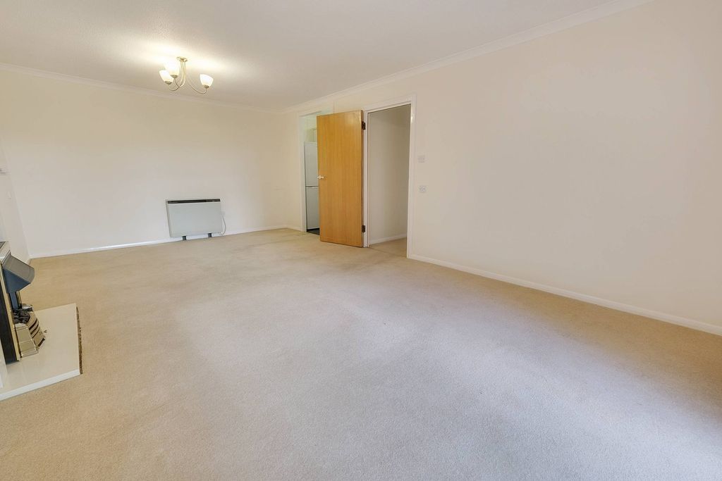 Property photo 3 of 8