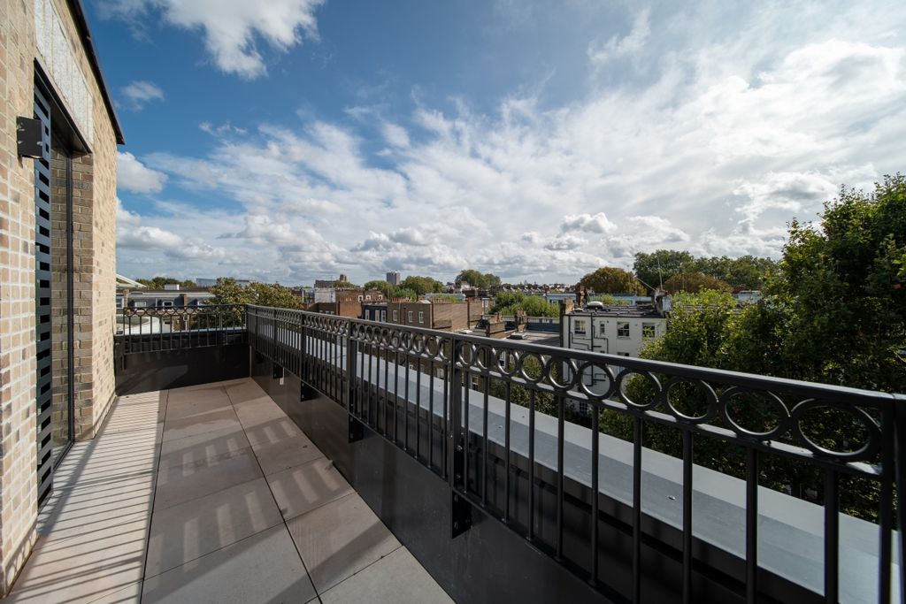 Property photo 3 of 17 Terrace