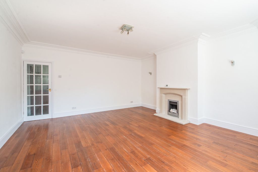 Property photo 2 of 20 Lounge