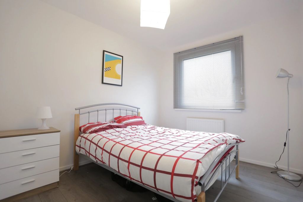 Property photo 1 of 10 Bedroom