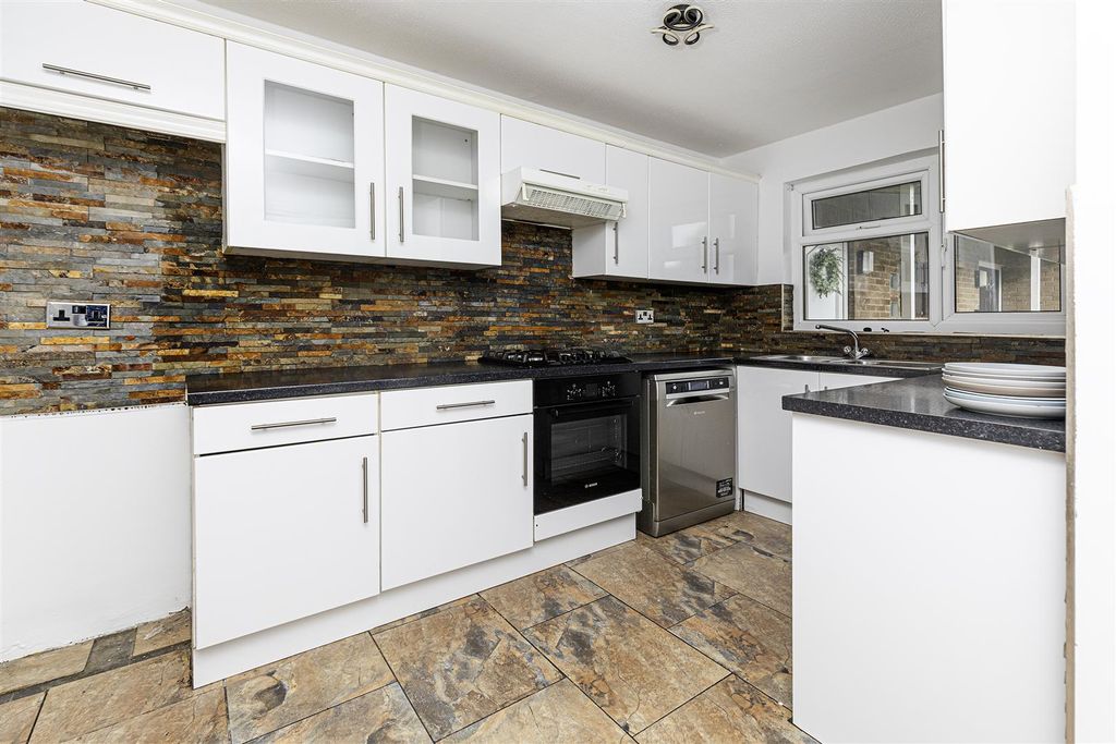 Property photo 2 of 28 Kitchen Diner