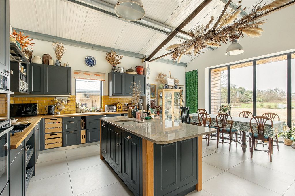 Property photo 3 of 12 Kitchen/Dining