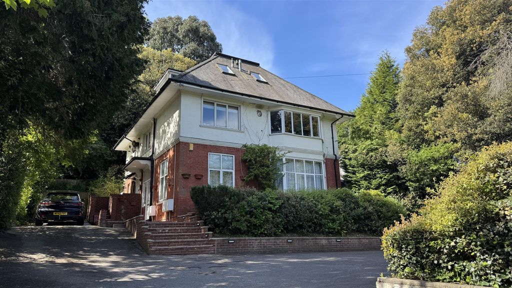 Property photo 1 of 10 Front