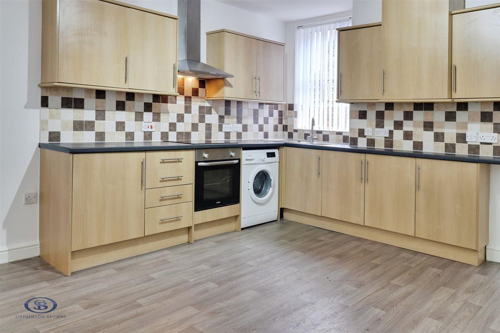 Property photo 1 of 9 Kitchen.Jpg