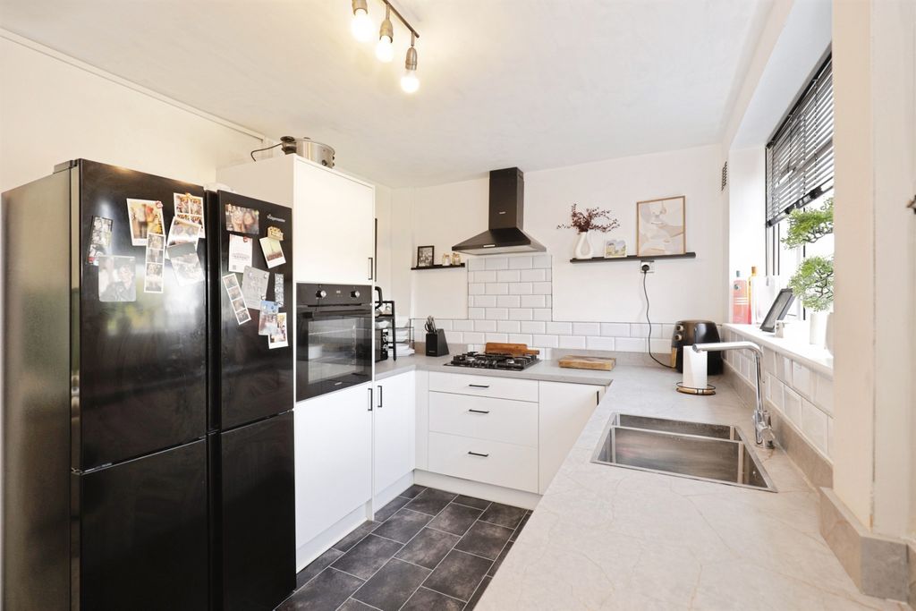 Property photo 3 of 20