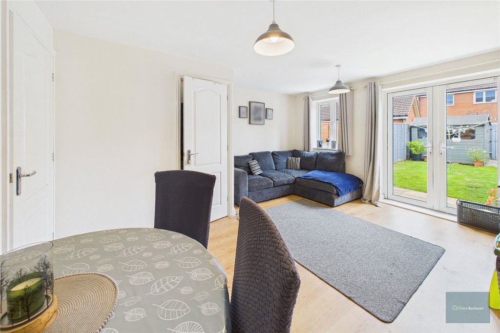 Property photo 2 of 18 Picture No. 11